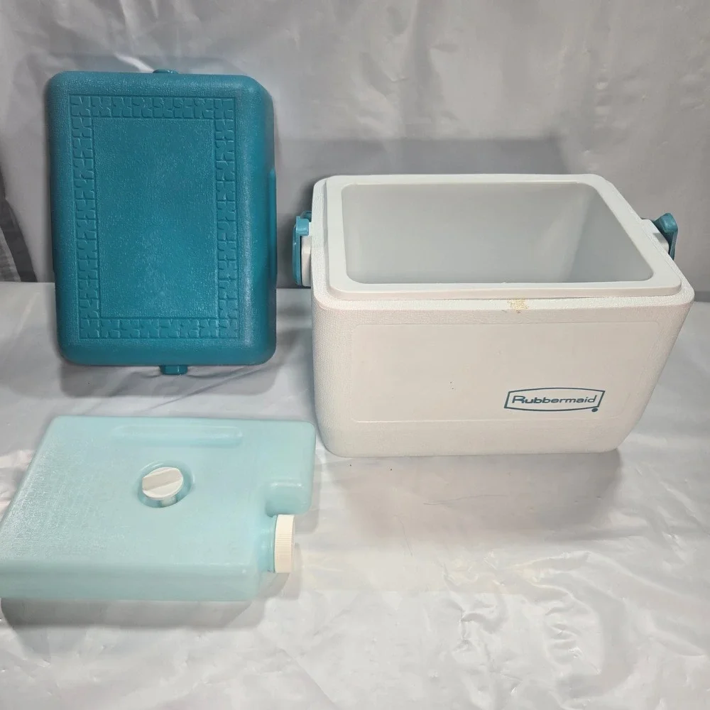Vintage Rubbermaid Cooler Teal White with Refreeze Ice Pack Bottle lunchbox